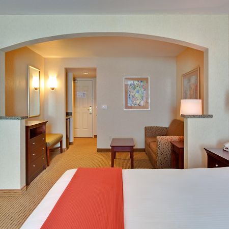Holiday Inn Express Porterville By Ihg Exterior photo