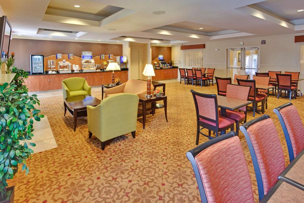Holiday Inn Express Porterville By Ihg Exterior photo