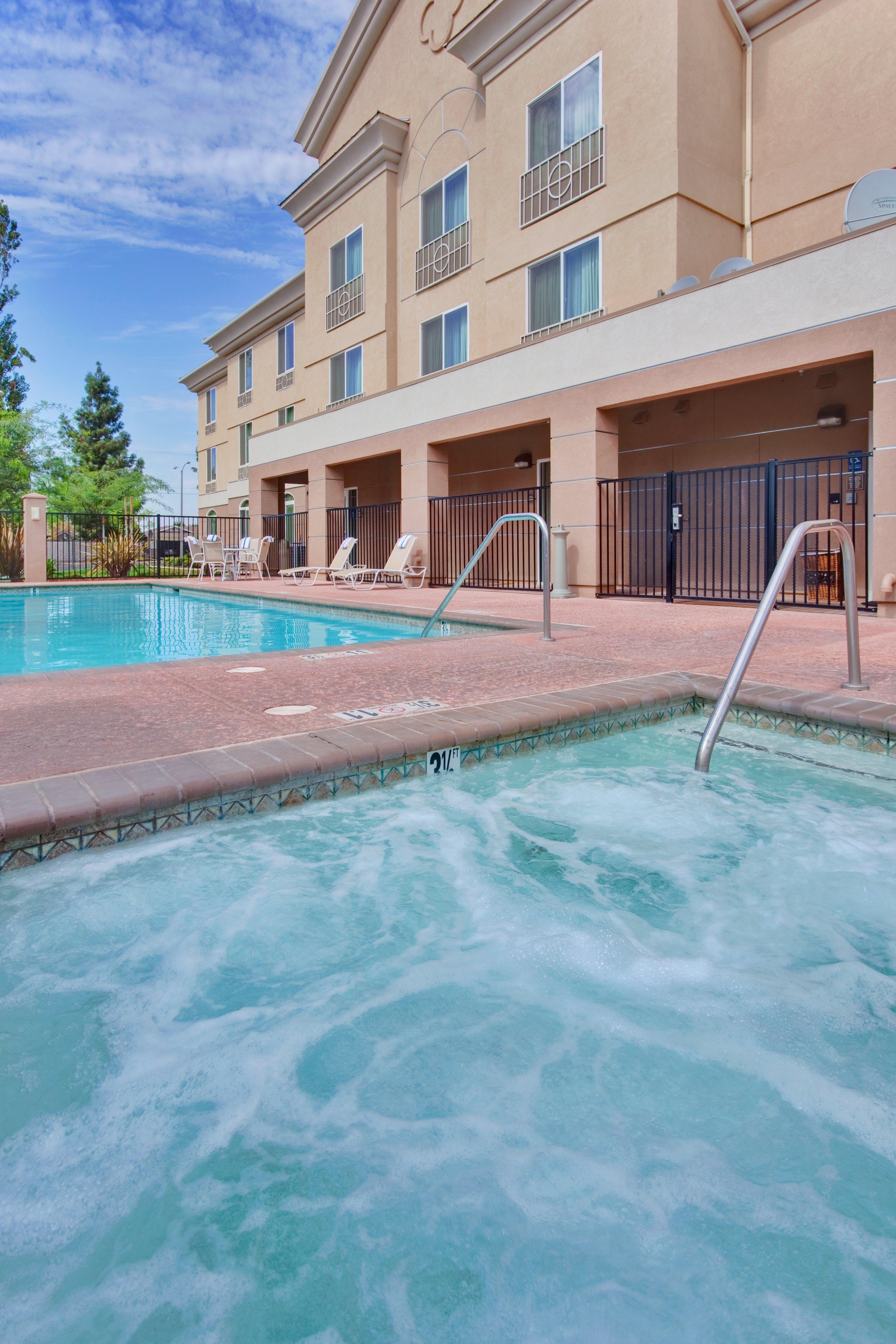 Holiday Inn Express Porterville By Ihg Exterior photo